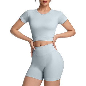 ชุดออกกำลังกายดีไซน์วินเทจใหม่ 2k26 สำหรับผู้หญิง เสื้อครอปท็อปแบบกระชับรูปทรง กางเกงขาสั้นออกกำลังกายไร้ตะเข็บ ชุดออกกำลังกายแห้งเร็ว ระบายอากาศได้ดี - Product Image 4