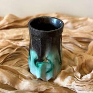 Handmade Luxury Resin <b>Vase</b> for Decorative Purposes - Product Image 6