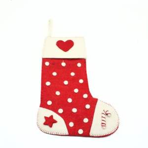ถุงเท้าคริสต์มาสสีแดงทำจากผ้าสักหลาด แต่งลายจุดสีขาว รูปหัวใจ และลายไม้เท้าหวาน ทำด้วยมือ - Product Image 1