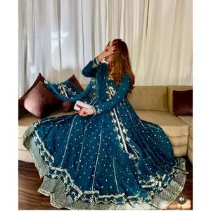 ชุดสำหรับผู้หญิงชุดออกงานปาร์ตี้หรูหราพร้อม pent and dupatta ทันสมัยและเก๋ไก๋ - Product Image 3