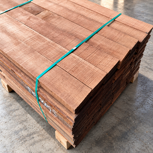 Tablas Laminadas de Meranti Rojo Oscuro KKK de Primera Calidad, Madera Maciza de Alta Visibilidad, Alta Resistencia y Durabilidad, Bajo Contenido de Grasa - Product Image 1