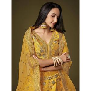 Lehenga Choli de mariage semi-cousu en soie slub à paillettes jaunes attrayantes par Zeel Clothing - Product Image 4
