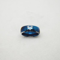 Bague en carbure de tungstène avec gravure du logo Superman, alliance bombée de 8 mm pour femmes et hommes, bijoux IP personnalisés en gros