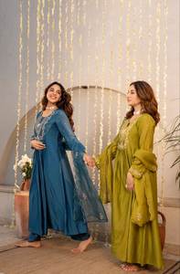 Ensembles de Kurta en Soie Chandari Pure Viscose pour Femmes avec Broderie de Sequins et Tissu de Bas en Soie Chandari Pure Viscose - Product Image 5