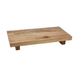 Plateau en bois fabriqué à la main de couleur beige naturel avec forme rectangulaire robuste et finition lisse parfait pour un service élégant - Product Image 1