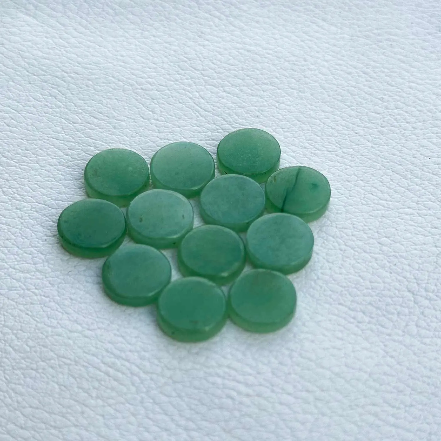 Jade verde natural 8mm para moedas, pedras preciosas soltas com parte traseira plana e redonda, de alta qualidade e venda em massa