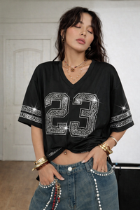 เสื้อเจอร์ซีย์อเมริกันฟุตบอลผู้หญิงแบบโอเวอร์ไซส์ประดับเพชรหรูหราสีดำ ระบายอากาศได้ดี แขนสั้น สไตล์สตรีทแวร์ รับผลิตแบบ OEM แบรนด์ส่วนตัว - Product Image 3