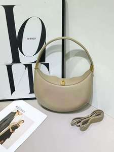 Sac à bandoulière demi-lune pour femme en cuir PU texturé avec fermeture à cadenas pour les voyages quotidiens - Product Image 2