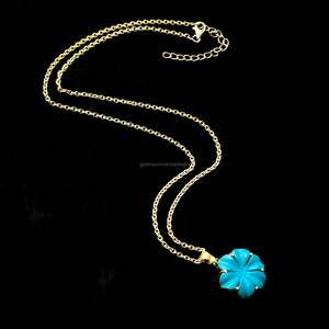 Collier avec pendentif en forme de fleur bleue turquoise, pierre précieuse sculptée, pour femmes, cadeau d'anniversaire, bijoux à la mode, vente en gros - Product Image 3