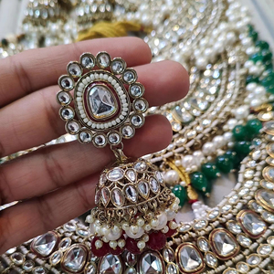 Ensemble collier choker élégant en argent afghan style Polki Diamond à deux couches avec boucles d'oreilles assorties en forme de fleur - Product Image 1