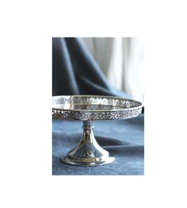 Base cuadrada de metal para pasteles, diseñada para exhibir pasteles modernos, postres contemporáneos y mesas elegantes para eventos. - Product Image 2