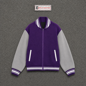 Chaqueta Varsity de Lana Morada con Mangas Gris Claro, Chaqueta Bomber de Béisbol de Primera Calidad para Hombre y Mujer, Chaqueta Letterman al por Mayor - Product Image 5