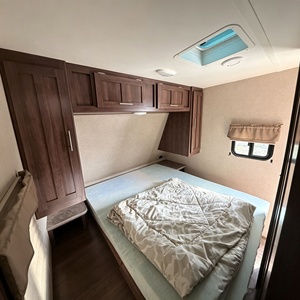 Nueva caravana de viaje ligera tipo lágrima, caravana compacta remolcable para viajes por carretera y aventuras de fin de semana al aire libre. - Product Image 5