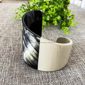 Brazalete de Cuerno de Búfalo Pulido Ancho, Artesanía, Arte Popular, Diseño Animal, Color Natural del Cuerno, Alta Calidad, Regalo Empresarial - Product Image 5