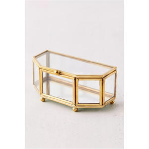 Boîte à bijoux moderne personnalisable en laiton et verre Royal Heritage, élégante, faite à la main, pour la décoration de la maison - Product Image 3