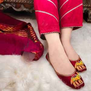 Calzado de boda personalizado al por mayor, sandalias planas, pantuflas elegantes, Khussa negra, Jutti Punjabi para mujer, Khussa hecha en Pakistán - Product Image 3