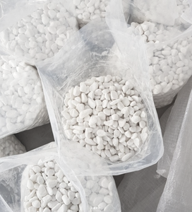 Piedras Rodadas Blancas como la Nieve de 3-5 mm a 80-100 mm, Directamente de Fábrica en Vietnam, para Paisajismo de Jardines de Lujo - Product Image 1