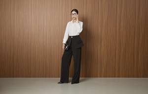 Pantalon pour femme en sergé (mélange de polyester (polyester + élasthanne) peigné) avec empiècement frontal RIBBON KISS, fente latérale et boutons ornés KQ78 - Product Image 5