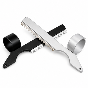 Navaja de peluquero de acero inoxidable con anillo para el dedo para texturizar el cabello, entresacar y peinar - Product Image 4