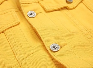 Veste en jean pour homme, couleur unie, col rabattu, style décontracté, simple boutonnage, ourlet effiloché, pour l'automne, coupe classique - Product Image 3