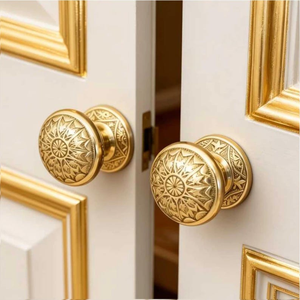 Boutons de meuble en laiton à motifs floraux, poignées rondes victoriennes, poignées de tiroir de commode en or antique, quincaillerie décorative classique pour meubles - Product Image 1
