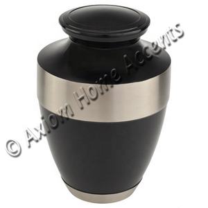 Urna de cremación de latón artesanal con artesanía detallada y una superficie pulida para un tributo digno por Axiom Home Accents - Product Image 3