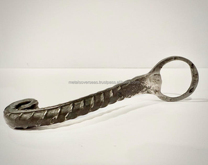 Abridor de Botellas de Hierro Forjado a Mano, Abridor de Botellas de Cerveza Rústico Hecho a Mano para Cocina, Bar y Uso Doméstico - Product Image 6