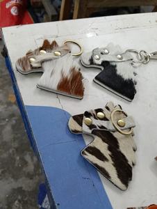 Hecho a mano personalizado ecuestre Metal hierro latón cinturón cadena llavero accesorio llavero plata deportivo para los amantes de los caballos y los ciclistas - Product Image 5