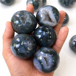 Sphère de cristal d'agate mousse de haute qualité, pierre précieuse naturelle polie - Product Image 1