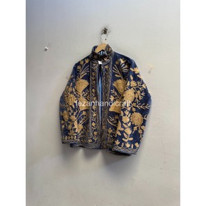 Veste en velours Suzani pour femmes indiennes, broderie florale faite à la main, doublure intérieure en coton, veste en velours pour femmes, veste d'hiver en velours - Product Image 1