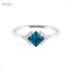 Bague à livraison rapide, 5 mm, taille carrée, topaze bleue de Londres, halo de diamants, en or blanc fin 14 carats, bague délicate, d'un vendeur vérifié - Product Image 1