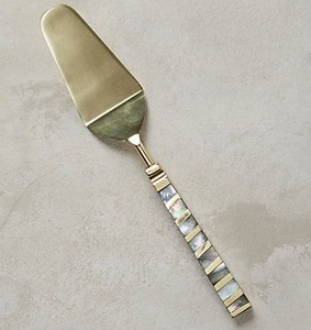 Designer Metal <b>Cake</b> <b>Server</b> Combining Premium Craftsmanship With Practical Functionality For Daily Dessert Service - Product Image 1