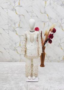ชุดสาหรี่กะมีซผ้าไหมปักสีขาวสำหรับเด็กผู้หญิงจาก NiMa Creations ทรงปกติ ความยาวระดับเข่า แห้งเร็ว ใส่ได้ทุกฤดู เหมาะสำหรับงานแต่งงาน - Product Image 3