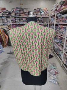 Chaleco de Algodón con Estampado Floral para Mujer, Cuello en V, Sin Mangas, con Lazos, Diseño de Bolsillos con Parches, Color Verde y Rosa, Temporada de Primavera, REGALO - Product Image 6