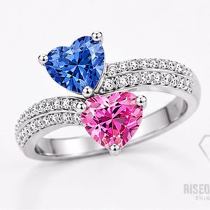 แหวนทองคำขาว 18K แบบ Toi et Moi ประดับเพชรทรงหัวใจสีน้ำเงินและชมพู ดีไซน์หัวใจคู่แบบแยกส่วน ประดับเพชรแบบ Pave Band เครื่องประดับหรูหรา - Product Image 1