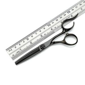 กรรไกรตัดผมมืออาชีพ สแตนเลสสตีล ใบมีดคม ออกแบบสำหรับคนถนัดขวา ปรับแต่งฟันและขนาดได้ - Product Image 6