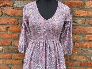 เดรสยาวทรงเอ ปักลายดอกไม้ งานพิมพ์บล็อกด้วยมือ เป็นมิตรต่อสิ่งแวดล้อม ผ้าฝ้าย 100% ชายกระโปรงไม่สมมาตร แขนยาว - Product Image 6