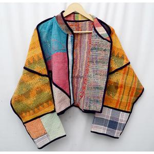 Chaqueta Kantha Vintage Ecológica Premium para Mujer - Diseño Boho Hecho a Mano, Acolchado, Patchwork, 100% Algodón, Reversible, de Secado Rápido - Product Image 5