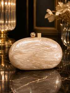 Pochette de soirée de luxe en résine écologique faite à la main avec motif floral peint à la main - Thème Amour - Product Image 2