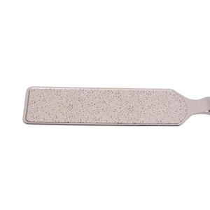 Râpes à callosités en acier inoxydable allemand avec manche, éliminateurs de peaux mortes, grattoirs à manche en acier inoxydable pour usage en salon de beauté - Product Image 4