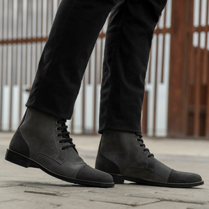 Botas de cuero genuino grises y negras para hombre, elegantes y formales, de alta calidad, con logotipo personalizado, suela de goma con tachuelas, venta al por mayor, OEM. - Product Image 4