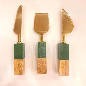 Juego de queso de lujo de acero inoxidable con mango de madera de acacia hecho a mano Juego de queso de alta calidad Plata mate - Product Image 5