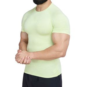 Concevez votre propre t-shirt de compression pour homme avec logo frontal - T-shirt anti-UV respirant et à séchage rapide en tissu polyester/nylon - Product Image 2