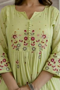 Ensemble Salwar en coton brodé vert clair pour femme avec dupatta, coupe classique traditionnelle, longueur genou, séchage rapide, idéal pour l'été - Product Image 5
