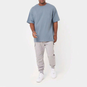 T-shirt basique noir en polyester tricoté de 220 grammes pour homme, imprimé sérigraphié, col oversize, manches courtes, coupe ample, style streetwear décontracté - Product Image 2