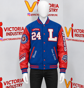 Veste universitaire en laine véritable bleue et rouge pour homme avec manches en cuir et patchs en chenille, veste bomber style universitaire - Product Image 1