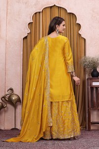 Traje de Boda Tradicional Indio-Pakistaní de Seda Amarilla Bordada para Mujer, Corte Holgado, Largo hasta el Suelo - Product Image 4