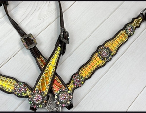 Nuevo y de gran venta 2026: Conjunto de cabezada y pechera para caballo con diseño de una oreja, patrón de rosas y conchos, adornos de latón. Precio al por mayor. - Product Image 4