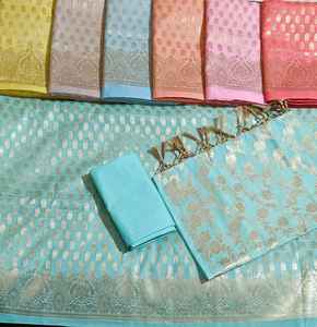 Traje de Seda Pura Banarasi de 3 Piezas - Product Image 2