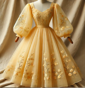 Vestido amarillo de tul con mangas abullonadas y corte en A, con bordado floral brillante, disponible a precios de mayorista para las colecciones de verano. - Product Image 1